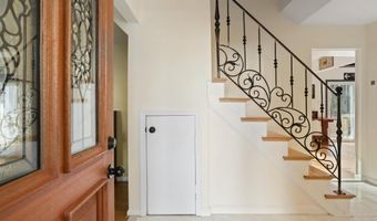 5512 DUNSMORE Rd, Alexandria, VA 22315