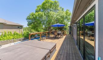 408 N Oak Ridge Rd, Brandon, SD 57005