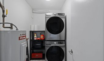 2 Roundhouse Rd 2, Bourne, MA 02532