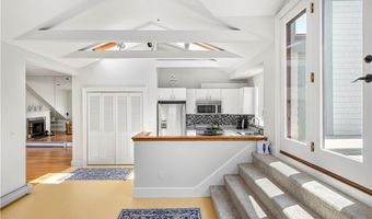 433 Thames St E, Newport, RI 02840