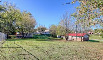 60 Tarrent St, Andrews, NC 28901