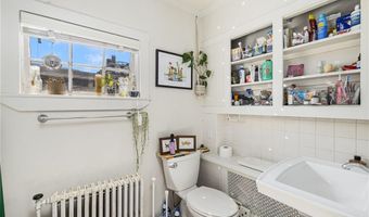 27 Franklin St, Newport, RI 02840