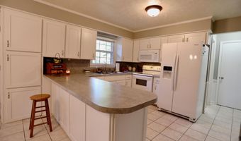 948 Pinebluff Lake Rd, Aberdeen, NC 28315