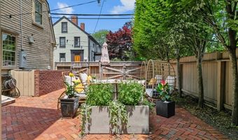 35 Second St, Newport, RI 02840