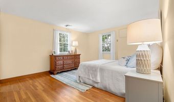 6 Lancaster Pl, Andover, MA 01810