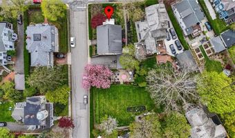 60 Ayrault St, Newport, RI 02840