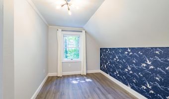 14 Hunt Rd, Belfast, ME 04915