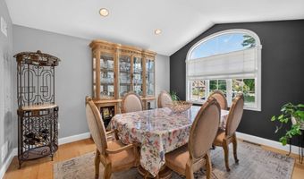 63 Ansel White Dr, Acushnet, MA 02743