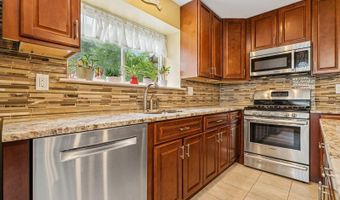 15 Kennedy Ct, Middletown, NJ 07748