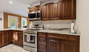 5 Little Village Ln, Belgrade, ME 04917