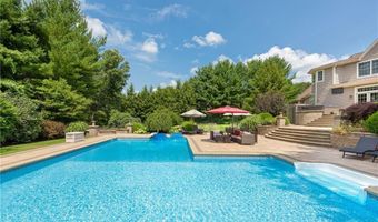 81 Crest Dr, Cranston, RI 02921