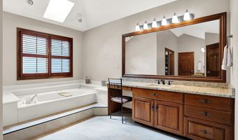 9015 Admirals Pointe Dr, Indianapolis, IN 46236