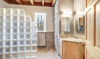34 Dos Carpinteros Rd, Arroyo Seco, NM 87514
