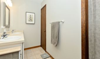 672 Garys Dr, Antioch, IL 60002