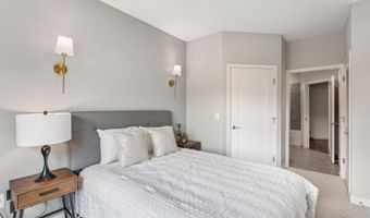 989 S BUCHANAN St 221, Arlington, VA 22204