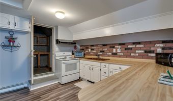 16 Bethune St, Alexandria Bay, NY 13607