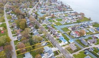 1749 Saint Clair River Dr, Algonac, MI 48001