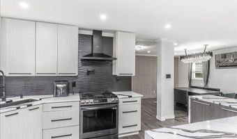 16 Netz Pl, Albertson, NY 11507