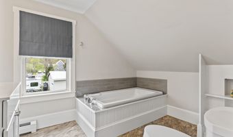 7 John St, Belfast, ME 04915