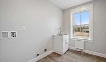 673 Streamside Ave, Hermon, ME 04401