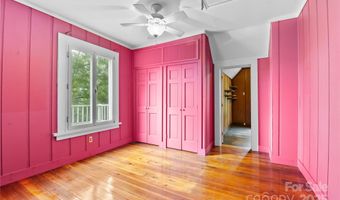 32 Delano Rd, Asheville, NC 28805