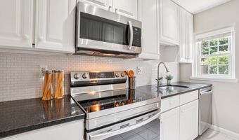 2824 S ABINGDON St A2, Arlington, VA 22206