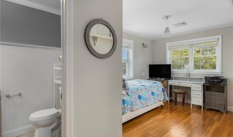 213 Corey Ln 213, Middletown, RI 02842