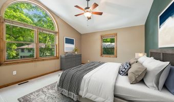 723 N River Rd, Algonquin, IL 60102