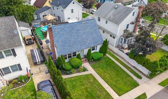 131 Dorset Ave, Albertson, NY 11507