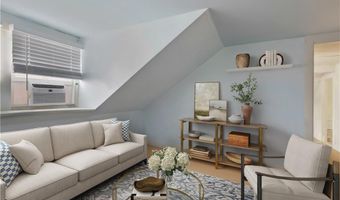 15 Ayrault St, Newport, RI 02840
