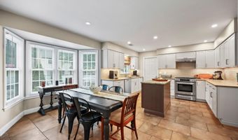 2 Independence Dr, Aberdeen, NJ 07747