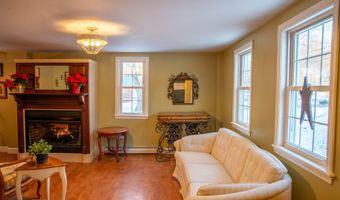 638 Riverside Dr, Augusta, ME 04330