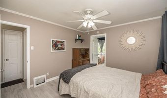 9305 Cloverhurst Dr, Affton, MO 63123