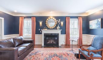 2138 PATRICK HENRY Dr, Arlington, VA 22205