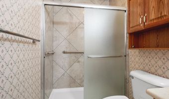 1107 Ashwood Dr, Auburn, IN 46706