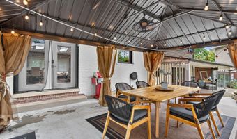 2843 S Briarwood Dr E, Arlington Heights, IL 60005