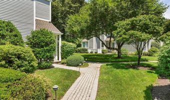 51 Hale Ln 51, Darien, CT 06820
