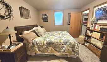 2510 Bobbie Dr, Aberdeen, SD 57401