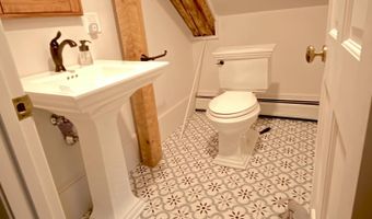 199 Main St, Belfast, ME 04915