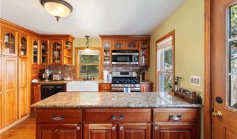 104 Knotty Oak Rd, Coventry, RI 02816