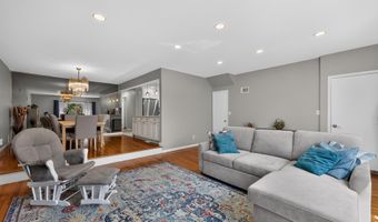 7 Gregg Ln, Bayonne, NJ 07002