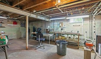 74 Valley Rd, Middletown, RI 02842