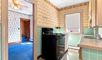 29 E Earle St, Cumberland, RI 02864