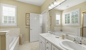 39 Newport St, Barnegat, NJ 08005
