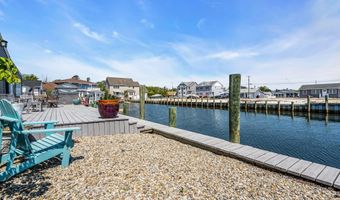 209 Fernwood Dr, Bayville, NJ 08721