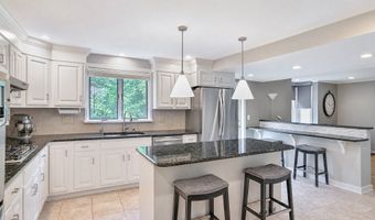277 Franklin St Ext, Danbury, CT 06811