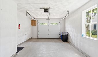 12 Park Ave 13, Narragansett, RI 02882