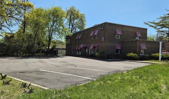 121 W Oak St, Amityville, NY 11701