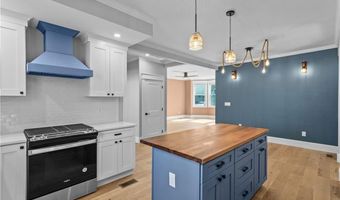 20 Summer St, Newport, RI 02840