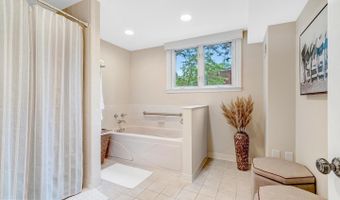4808 BRADFORD Dr, Annandale, VA 22003